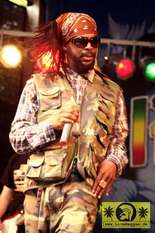 Daddy Rings (Jam) with The House Of Riddim Band 14. Reggae Jam Festival, Bersenbrueck 10. August 2008 (5).JPG